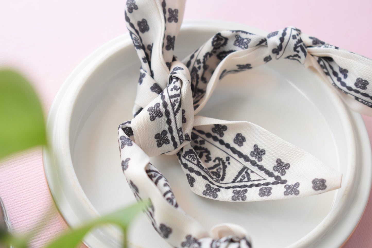 Balloon Doggie - Scarf Necklace